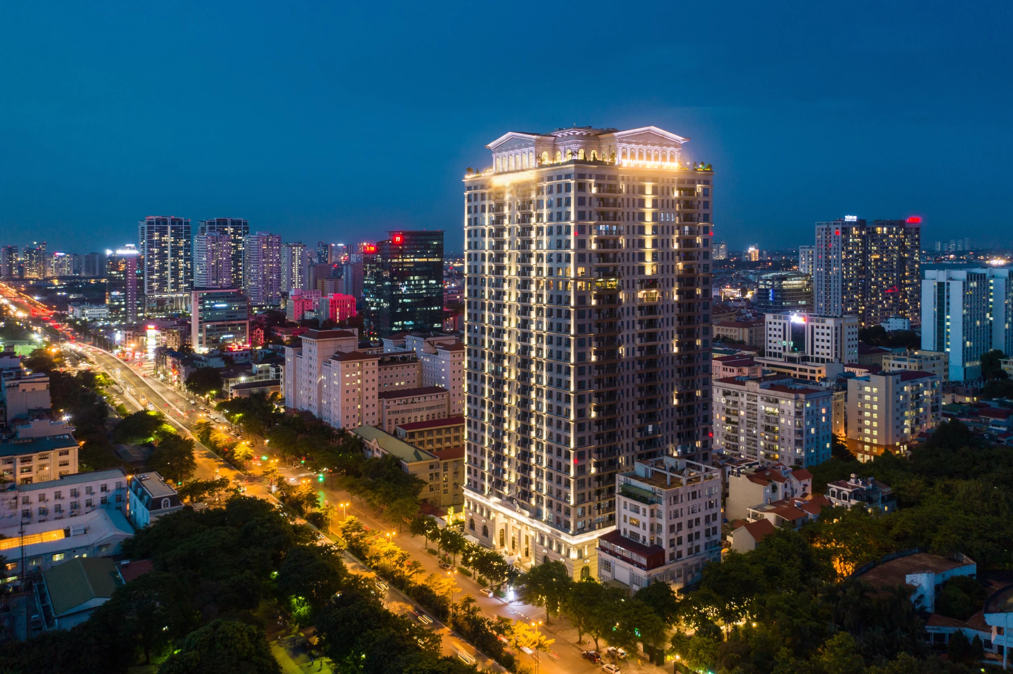 Dự án Hanoi Signature trên đường Nguyễn Văn Huyên về đêm Dự án Hanoi Signature trên đường Nguyễn Văn Huyên về đêm